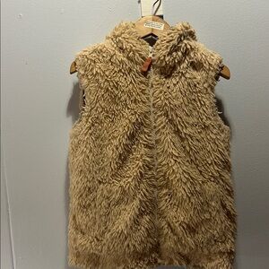 Mini Boden 6-7y furry looking vest with hood